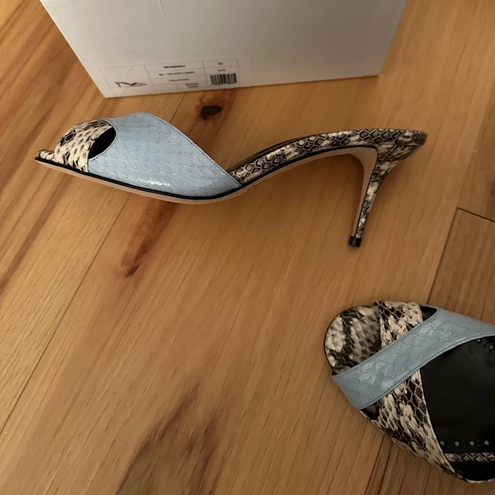 MANOLO BLAHNIK Mumbimu Bicolor Snakeskin Mule Sandals Size 5 NWB - Picture 4 of 7